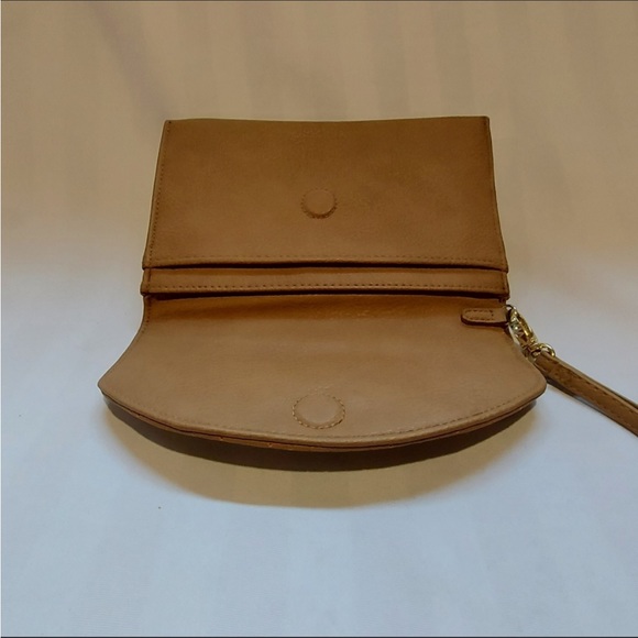 Steve Madden Wristlet in Camel Colour, 2 Envelop Pouch.. Detachable Strap.. - Picture 3 of 6